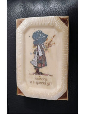 Vtg Holly Hobbie Apple Blossom Soap Bar by World Wide Arts Inc USA Sealed 3.6 Oz